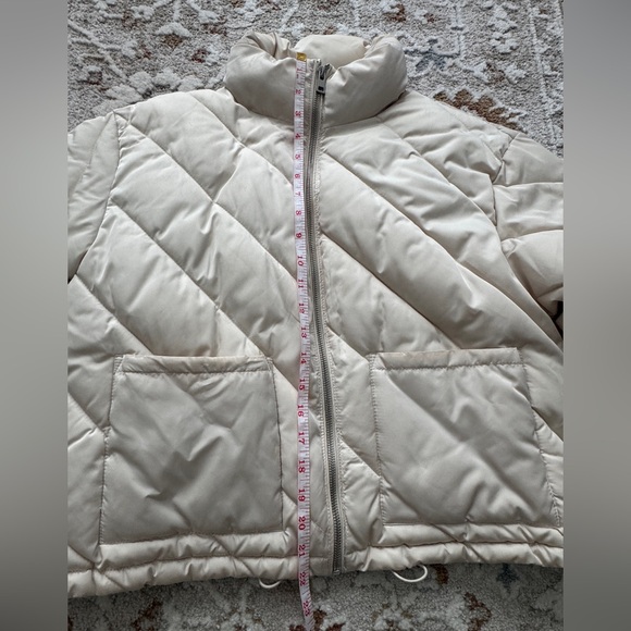 Zara Women's Beige Puffer Jacket - Picture 5 of 10